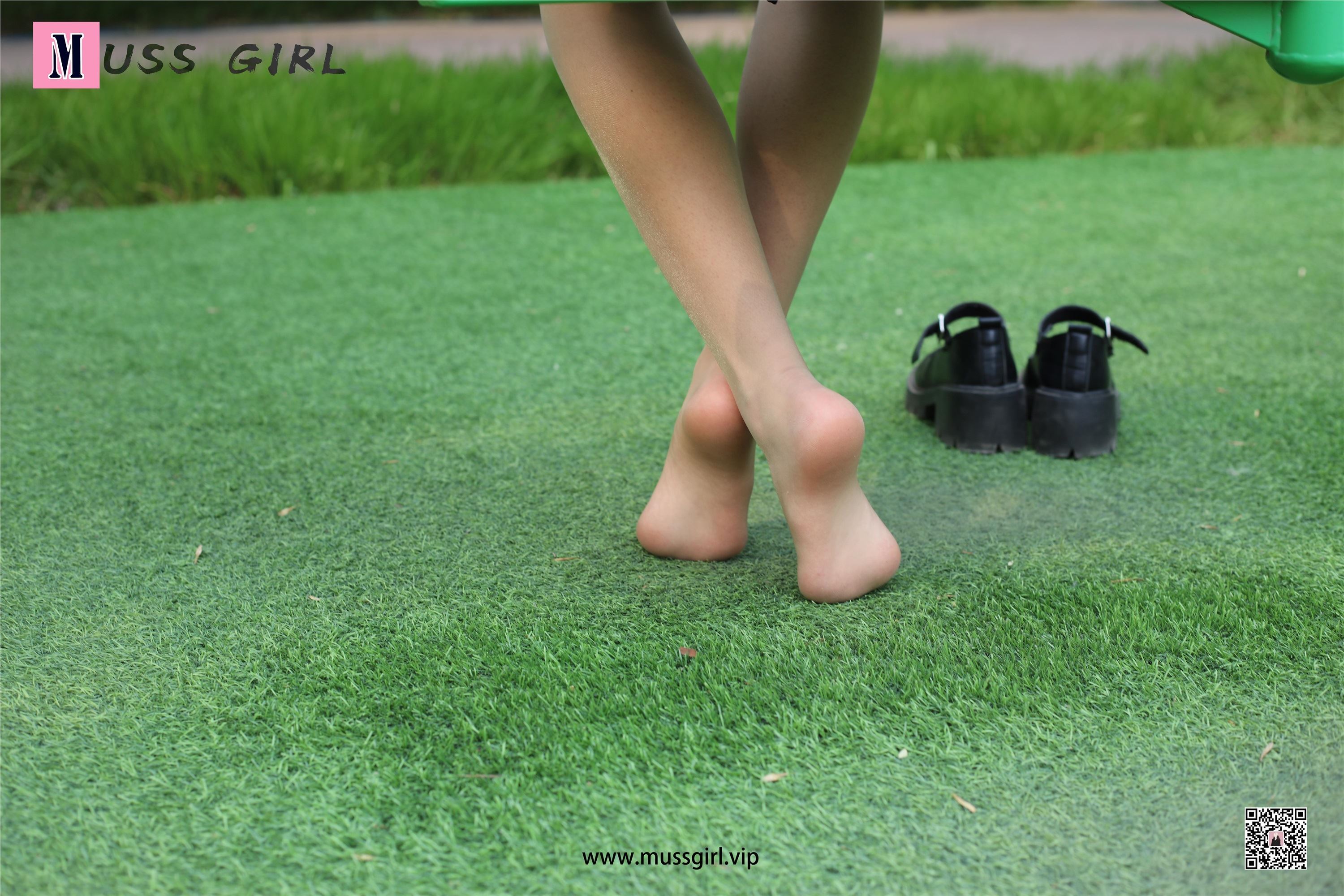 MussGirl慕丝女郎  NO.215 草地JK制服肉丝3